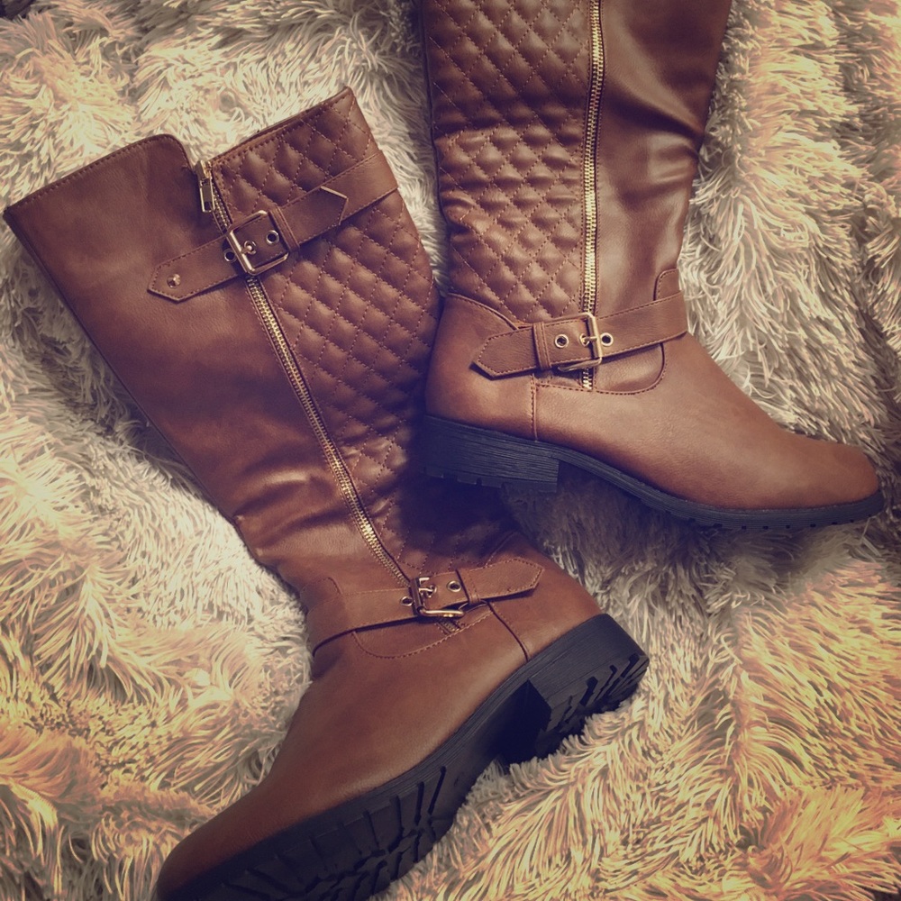 ☀️ NWOT Knee high brown boots with gold ☀️